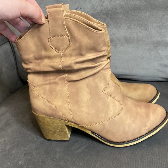 Body Central slouchy boots - Picture 5 of 5